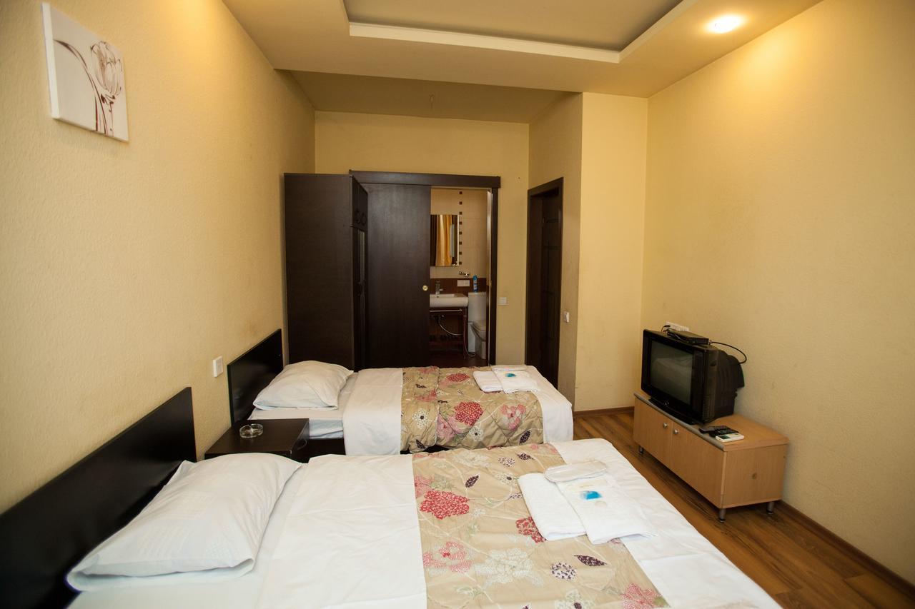 Hotel 4You Tbilisi Ngoại thất bức ảnh