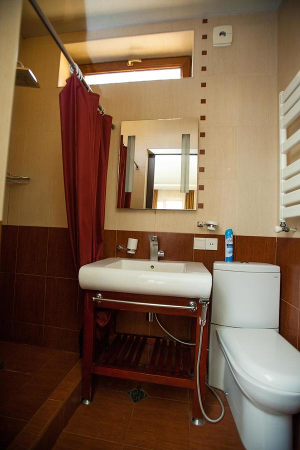 Hotel 4You Tbilisi Ngoại thất bức ảnh